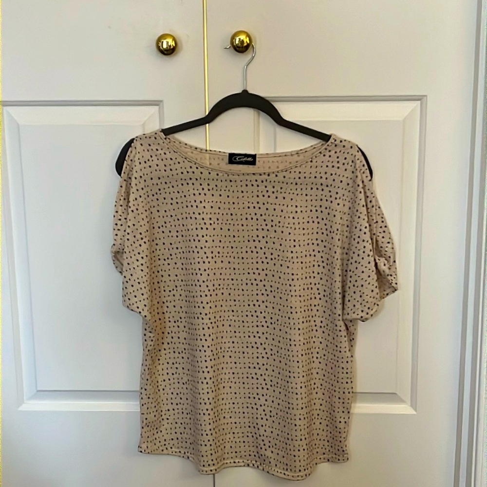 Adorable peekaboo shoulder top from Stitch Fix.